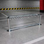 Soporte para patinetes eléctricos y convencionales en parking público